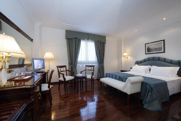 Tiberio Palace Hotel نابولي المظهر الخارجي الصورة