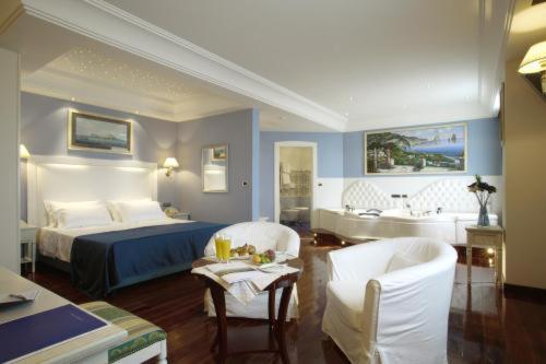 Tiberio Palace Hotel نابولي الغرفة الصورة